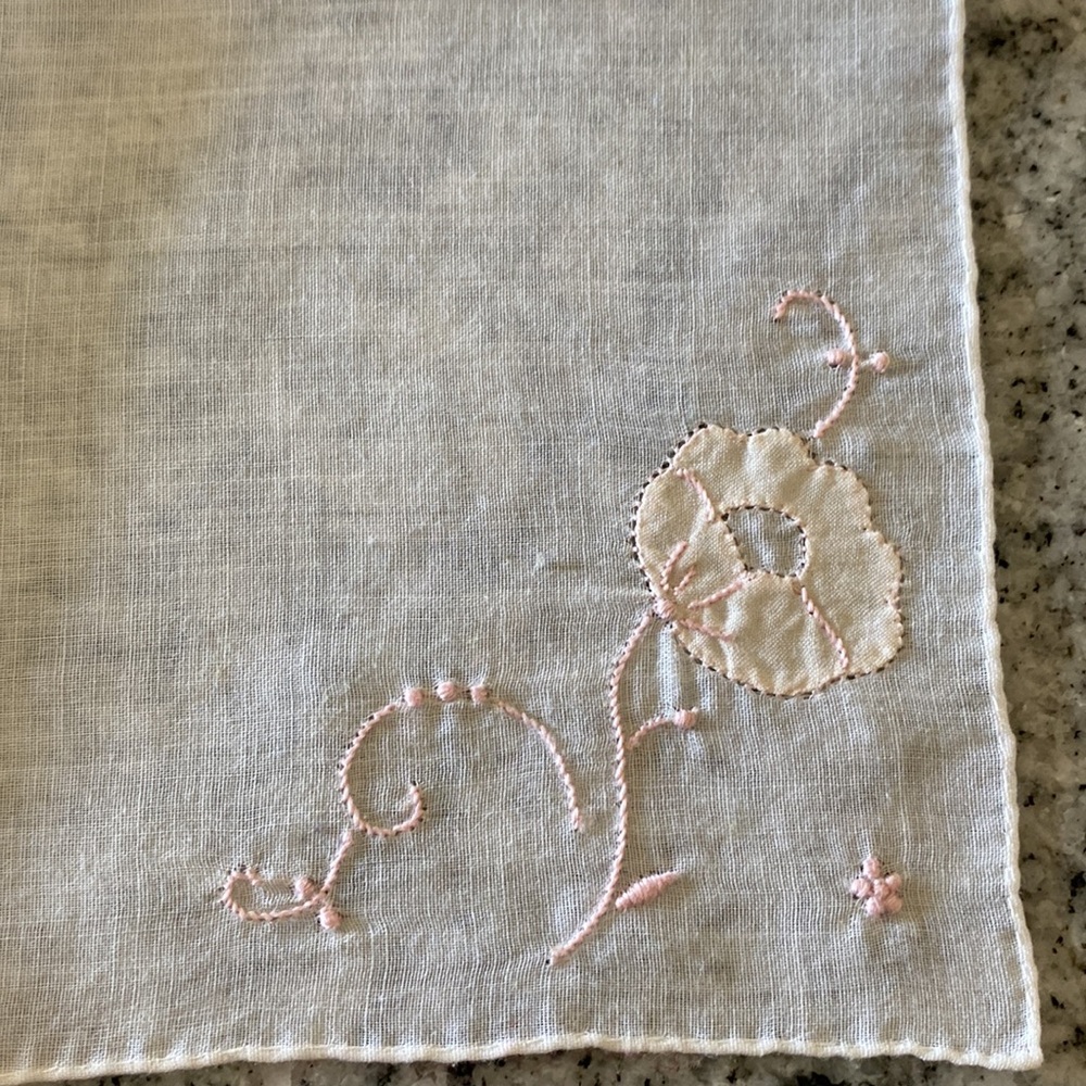 Vintage Embroidered White Cotton Handkerchiefs - Set of 2! - Picture 5 of 5